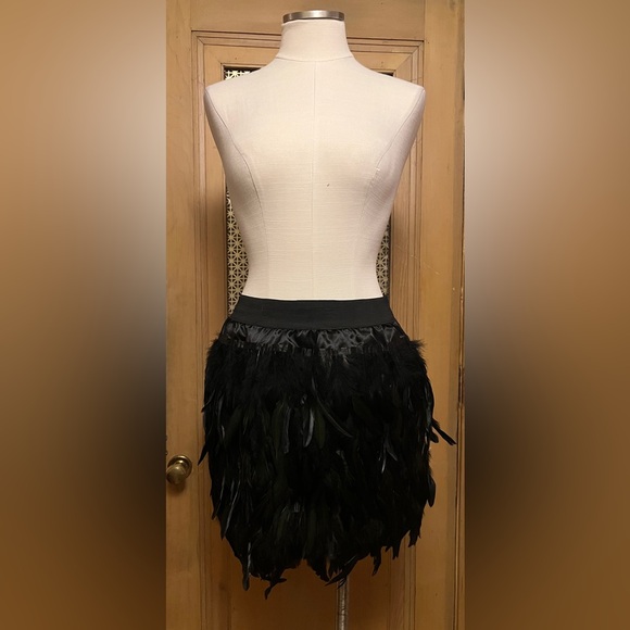 Feather mini skirt NEW - Picture 2 of 11